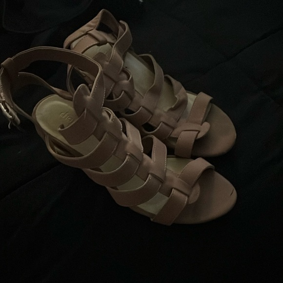 Heels , a off color of pink - Picture 1 of 2